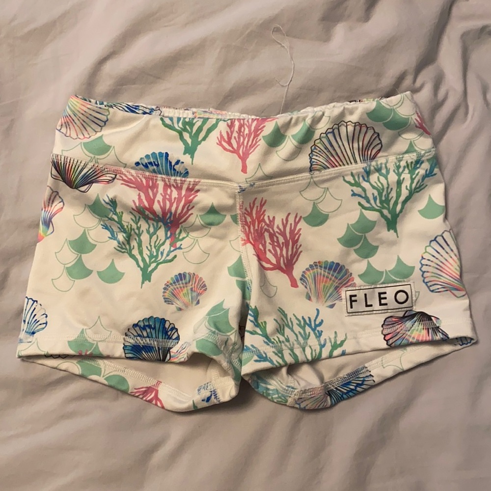 Fleo shorts - 3.25 size small
